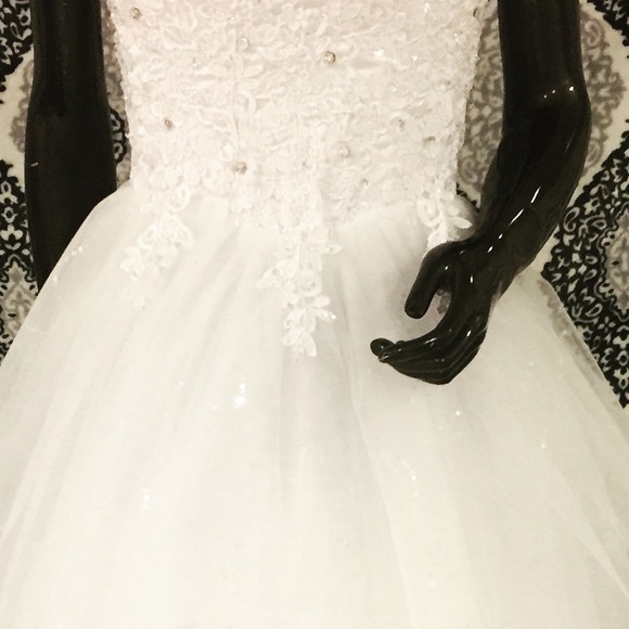 White floral sleeveless Wedding Dress - Picture 2 of 8